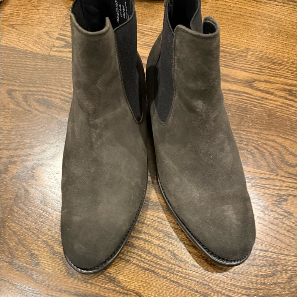 Thursday Boot Company gray suede men’s Chelsea boots size 10.5 (like new)